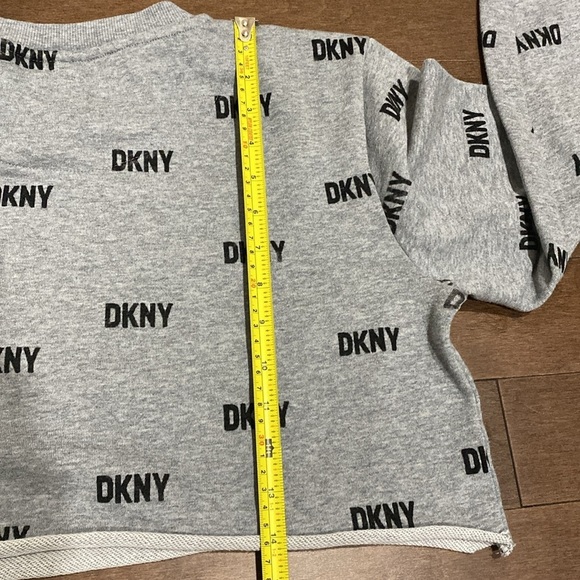 DKNY - Cropped sweater with black logo print Sz M - Picture 9 of 15